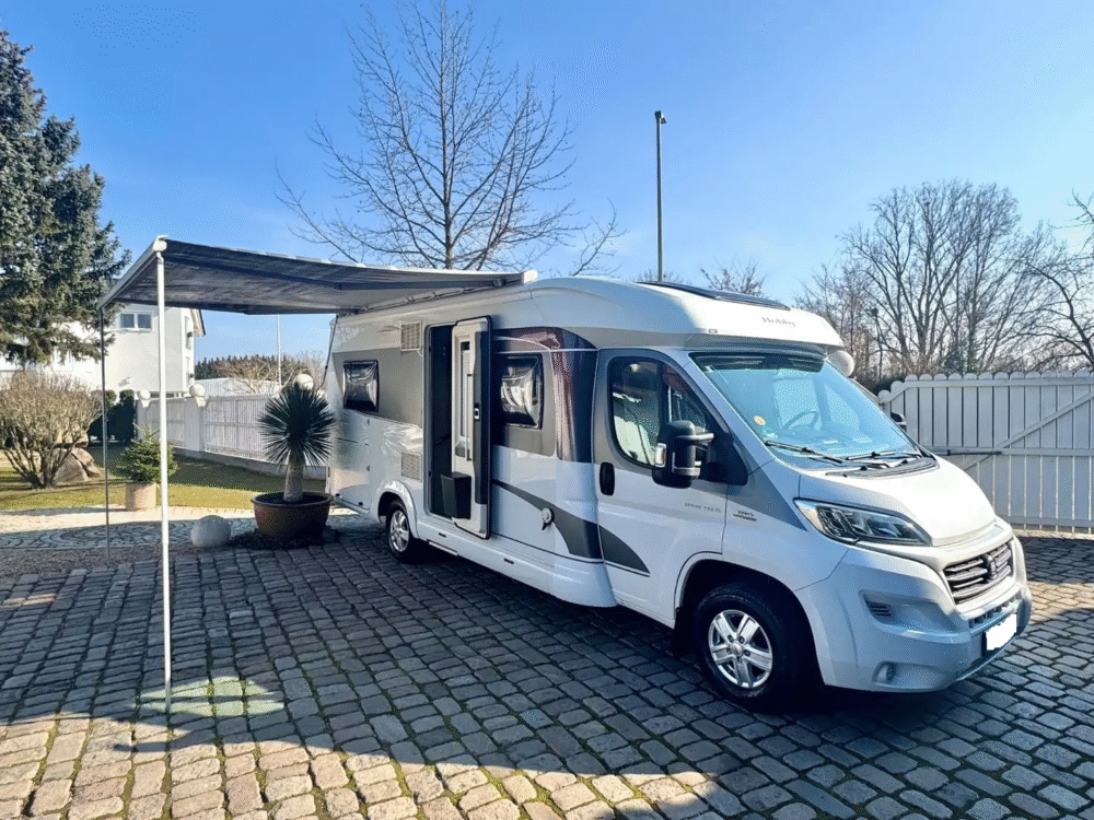 Hobby Optima T65 – Slechts 6,98 m, Handgeschakeld | Slaapplaatsen: 4 | Eerste registratie: 02/2015 | 62.134 km | Vermogen: 131 pk | Totaalgewicht: 3.500 kg