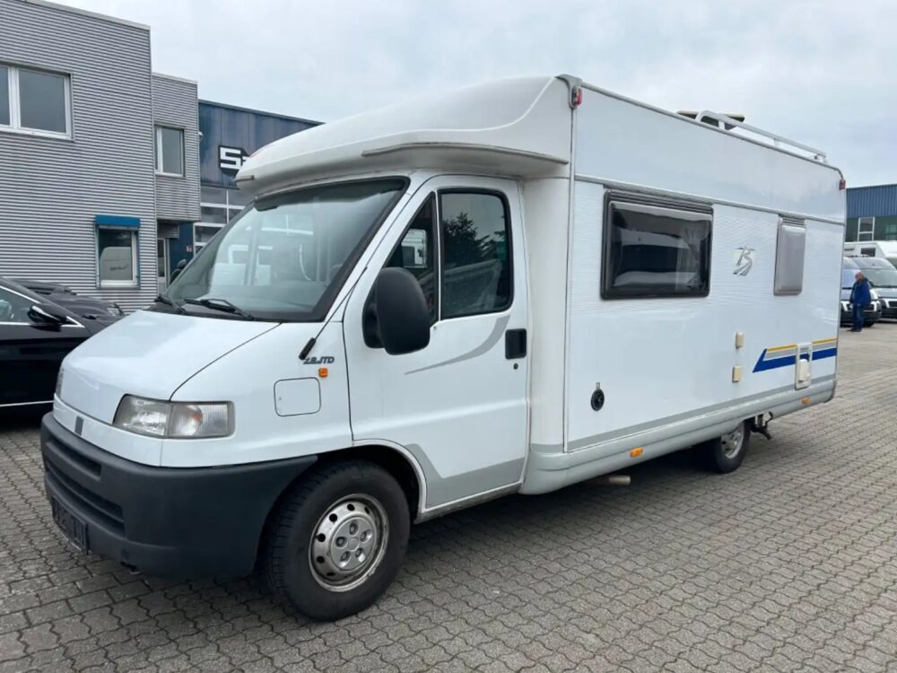 Bürstner T 603 – Slechts 6,22 m, Handgeschakeld | Slaapplaatsen: 2 | Eerste registratie: 03/2001 | 173.000 km | Vermogen: 128 pk | Totaalgewicht: 3.500 kg