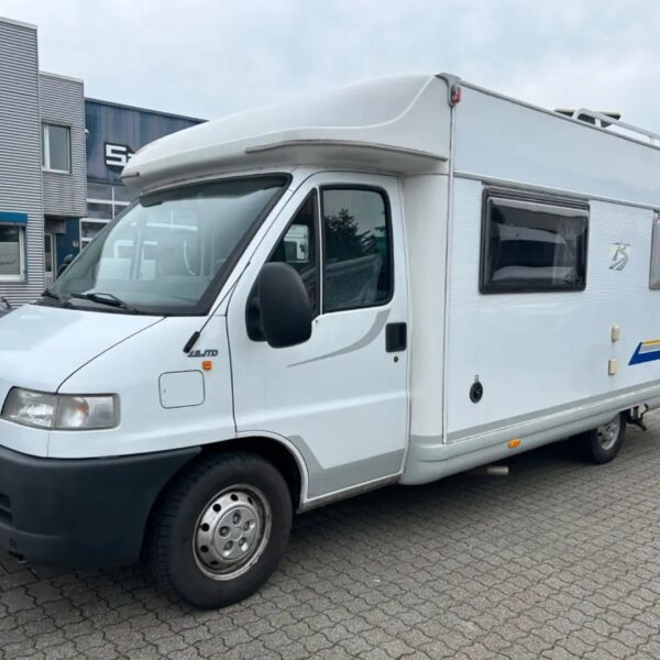Bürstner T 603 – Slechts 6,22 m, Handgeschakeld | Slaapplaatsen: 2 | Eerste registratie: 03/2001 | 173.000 km | Vermogen: 128 pk | Totaalgewicht: 3.500 kg