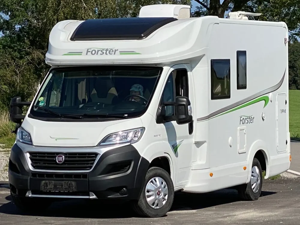 Forster T 599 HB – Slechts 5,99 m, Handgeschakeld | Slaapplaatsen: 4 | Eerste registratie: 05/2021 | 62.500 km | Vermogen: 140 pk | Totaalgewicht: 3.500 kg