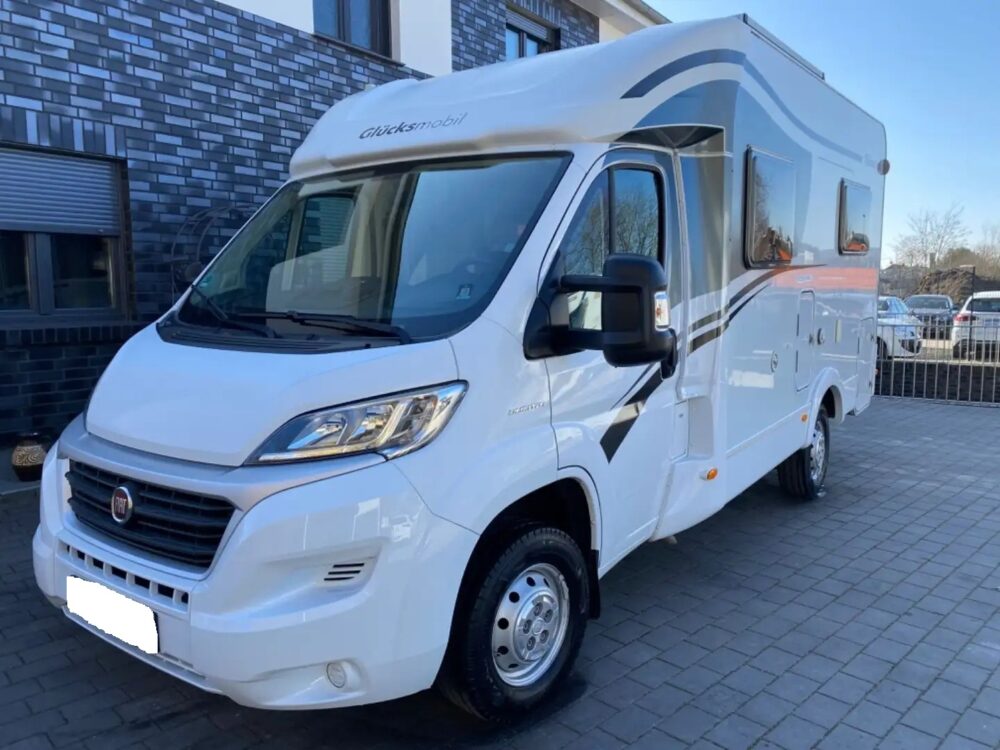 Glücksmobil T 58 – Slechts 6,23 m, Handgeschakeld | Slaapplaatsen: 2 | Eerste registratie: 04/2016 | 86.000 km | Vermogen: 131 pk | Totaalgewicht: 3.500 kg