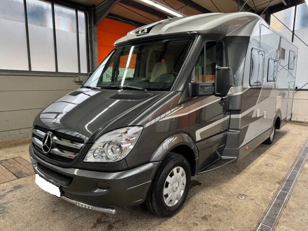 Adria Polaris SL 749 Mercedes Sprinter 319 CDI – Slechts 7,49 m, automaat | Slaapplaatsen: 4 | Eerste registratie: 06/2010 | 59.000 km | Vermogen: 190 pk | Totaalgewicht: 3.500 kg
