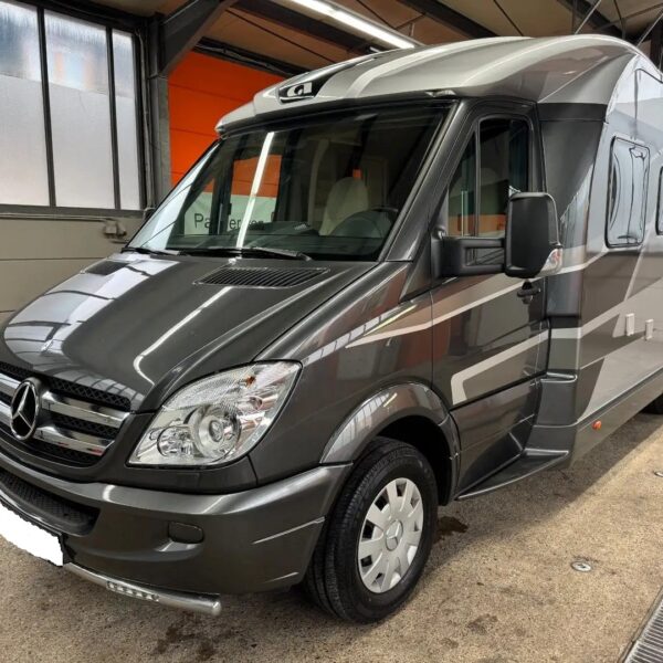 Adria Polaris SL 749 Mercedes Sprinter 319 CDI – Slechts 7,49 m, automaat | Slaapplaatsen: 4 | Eerste registratie: 06/2010 | 59.000 km | Vermogen: 190 pk | Totaalgewicht: 3.500 kg