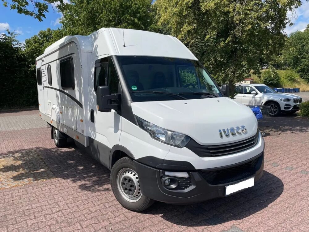 Iveco IS 35 Hymer Eriba – Slechts 7,12 m, Automatische transmissie | Fiat laagprofielchassis | Registratie: 08/2018 | 94.000 km | 6 slaapplaatsen | Toegestaan ​​totaalgewicht: 3.500 kg