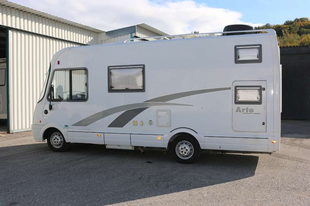 Niesmann-Bischoff ARTO 64E – Slechts 6,36 m, handgeschakeld | Slaapplaatsen: 4 | Eerste registratie: 02/2006 | 85.600 km | Vermogen: 110 pk | Totaalgewicht: 3.500 kg - Afbeelding 2
