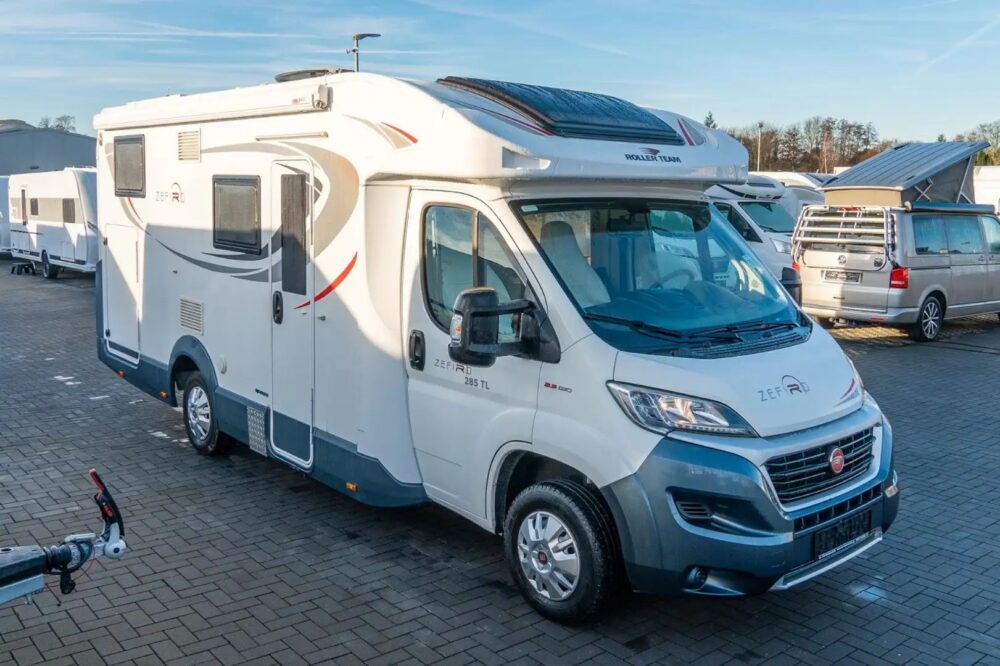 Roller Team Zefiro 285 TL – Slechts 6,99 m, Handgeschakeld | Slaapplaatsen: 4 | Eerste registratie: 03/2019 | 36.299 km | Vermogen: 131 pk | Totaalgewicht: 3.500 kg - Afbeelding 2