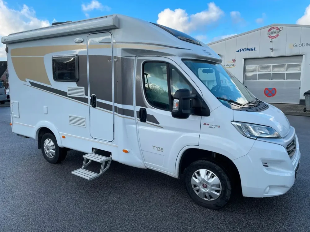 Carado T 135 – Slechts 5,99 m, Handgeschakeld | Slaapplaatsen: 2 | Eerste registratie: 02/2018 | 58.100 km | Vermogen: 131 pk | Totaalgewicht: 3.500 kg