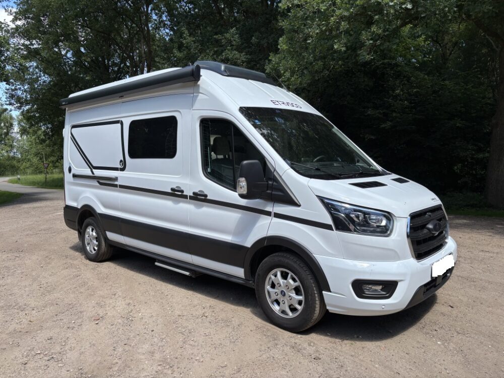 ETRUSCO 600 DF Complete Edition - 2023 - Slechts 5,98 m, automatische transmissie | Slaapplaatsen: 2 | Eerste registratie: 06/2023 | 21.100 km | Vermogen: 170 pk | Totaalgewicht: 3.500 kg