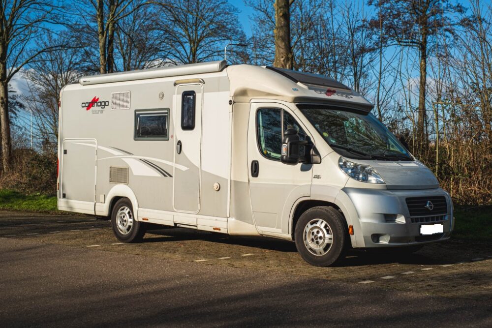 Carthago C Tourer 142 QB – Slechts 6,8 m, automaat | Slaapplaatsen: 2 | Eerste registratie: 02/2013 | 191.500 km | Vermogen: 148 pk | Totaalgewicht: 3.500 kg