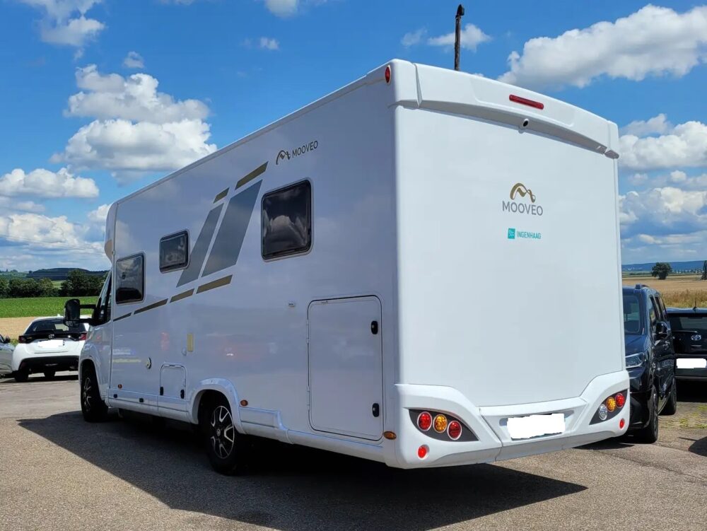 Mooveo TEI 74QB – Slechts 7,45 m, handgeschakeld | Slaapplaatsen: 4 | Eerste registratie: 01/2022 | 32.000 km | Vermogen: 140 pk | Totaalgewicht: 3.500 kg - Afbeelding 2