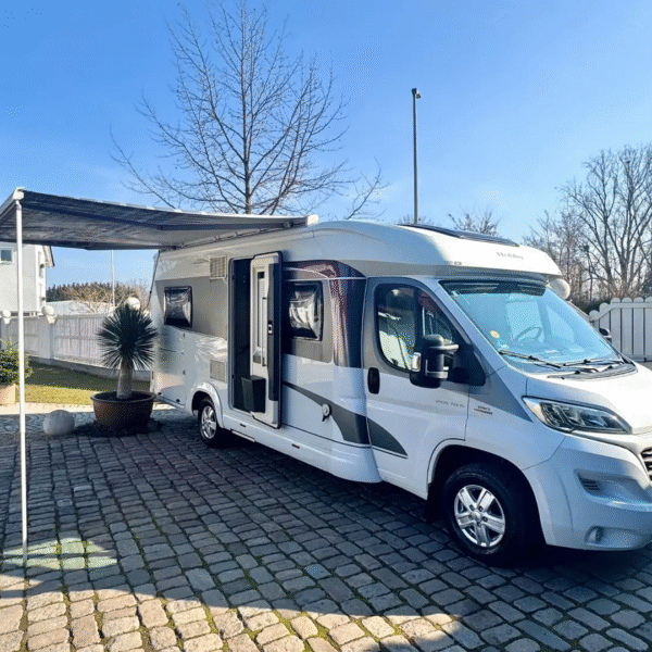 Hobby Optima T65 – Slechts 6,98 m, Handgeschakeld | Slaapplaatsen: 4 | Eerste registratie: 02/2015 | 62.134 km | Vermogen: 131 pk | Totaalgewicht: 3.500 kg