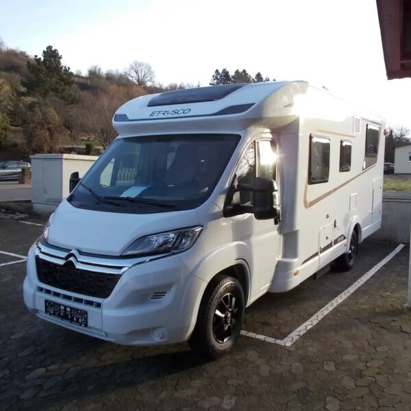 Etrusco T7300 SB – Slechts 7,50 m, Handgeschakeld | Slaapplaatsen: 4 | Eerste registratie: 01/2024 | 300 km | Vermogen: 140 pk | Totaalgewicht: 3.500 kg