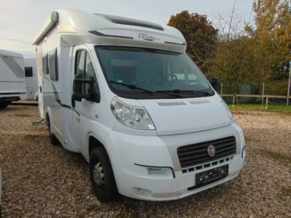 Carado T 138 – Slechts 5,98 m, handgeschakeld | Slaapplaatsen: 3 | Eerste registratie: 07/2014 | 93.200 km | Vermogen: 116 pk | Totaalgewicht: 3.500 kg