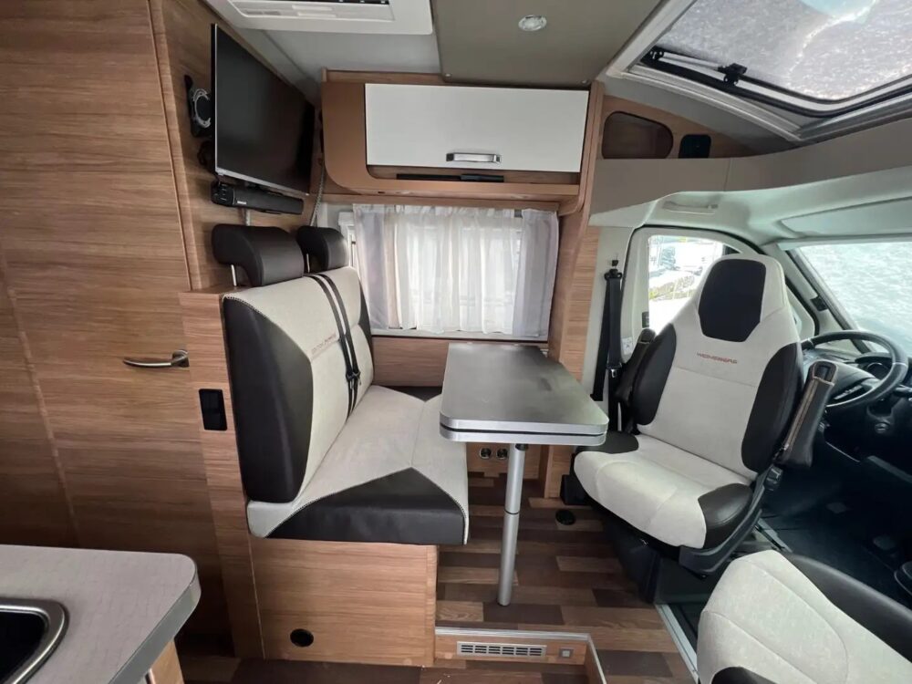 Weinsberg Cara Compact Pepper 50 Edition – Slechts 6,75 m, Handgeschakeld | Slaapplaatsen: 2 | Eerste registratie: 04/2021 | 92.618 km | Vermogen: 140 pk | Totaalgewicht: 3.500 kg - Afbeelding 10
