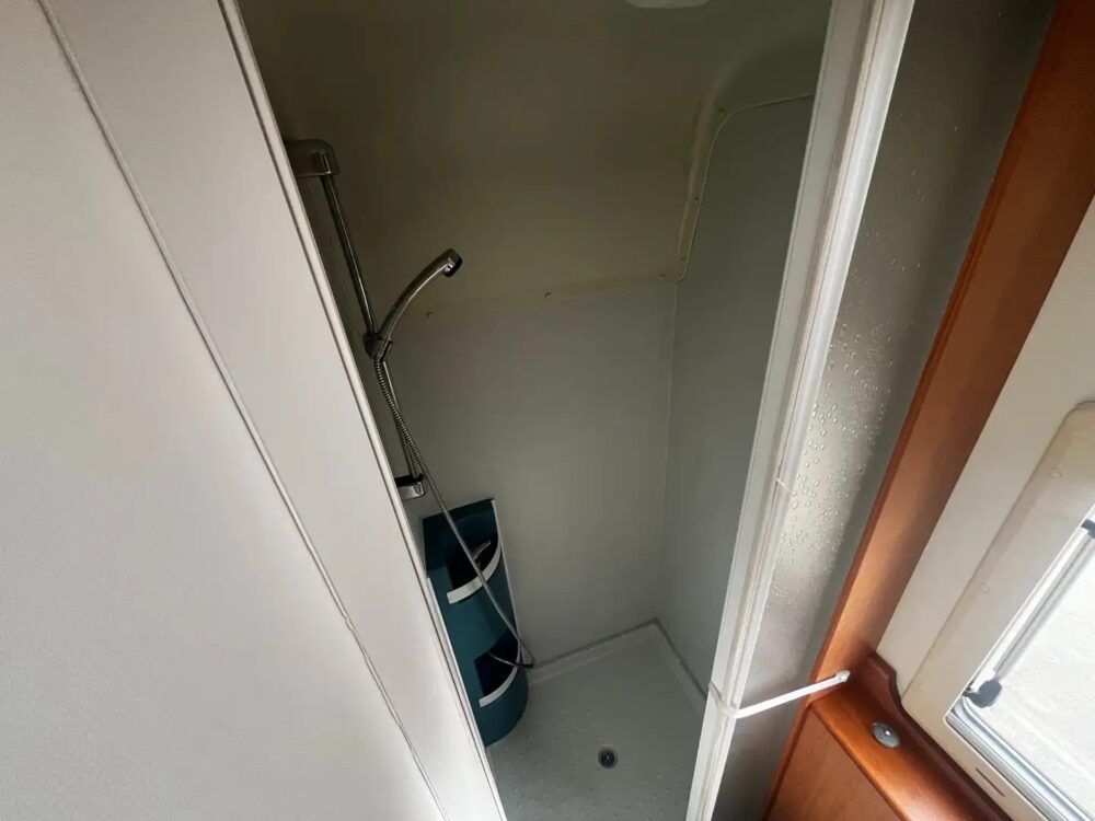 Eura Mobil Contura 706 SB MB 316 – Slechts 7,24 m, automaat | Slaapplaatsen: 4 | Eerste registratie: 02/2002 | 145.852 km | Vermogen: 156 pk | Totaalgewicht: 3.500 kg - Afbeelding 10