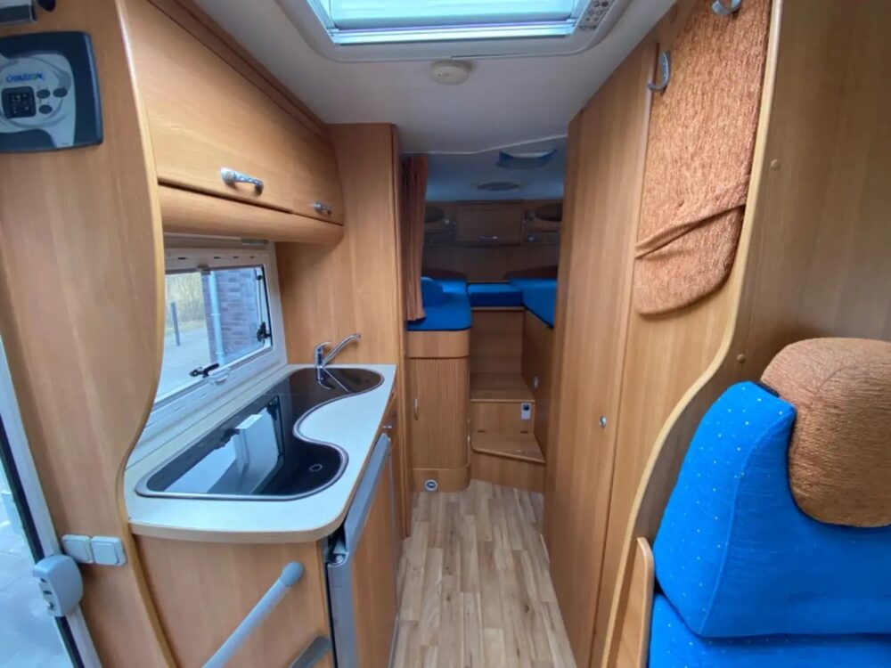Chausson Welcome 95– Slechts 7.14m, Versnellingsbak: Handgeschakeld | semi-intégré Châssis Fiat | Eerste toelating: 02/2007 | 175 000Km | 4 slaapplaatsen | Toegestane gewicht: 3.500 kg - Afbeelding 11