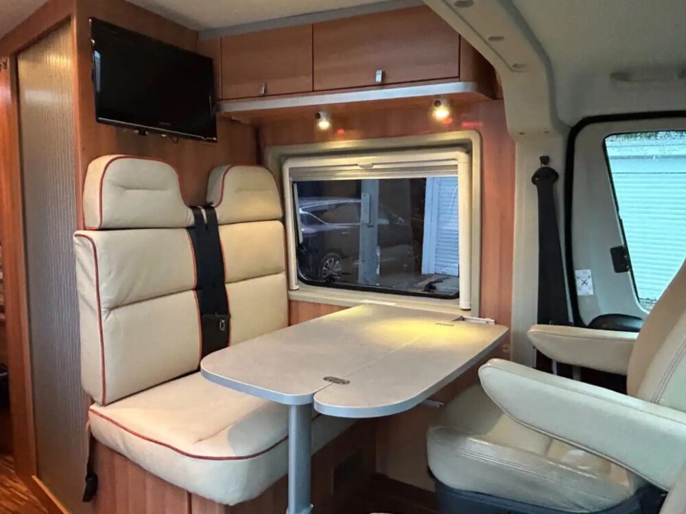 Hymer/Eriba Personenauto 322 GT – Slechts 5,99 m, Handgeschakeld | Slaapplaatsen: 4 | Eerste registratie: 03/2012 | 68.000 km | Vermogen: 131 pk | Totaalgewicht: 3.500 kg - Afbeelding 11
