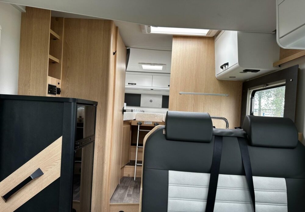 Ford Transit Sunlight T680 – Slechts 7,36 m, automaat | Slaapplaatsen: 4 | Eerste registratie: 06/2025 | 24 km | Vermogen: 155 pk | Totaalgewicht: 3.500 kg - Afbeelding 11