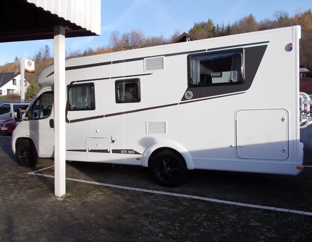 Etrusco T7300 SB – Slechts 7,50 m, Handgeschakeld | Slaapplaatsen: 4 | Eerste registratie: 01/2024 | 300 km | Vermogen: 140 pk | Totaalgewicht: 3.500 kg - Afbeelding 11