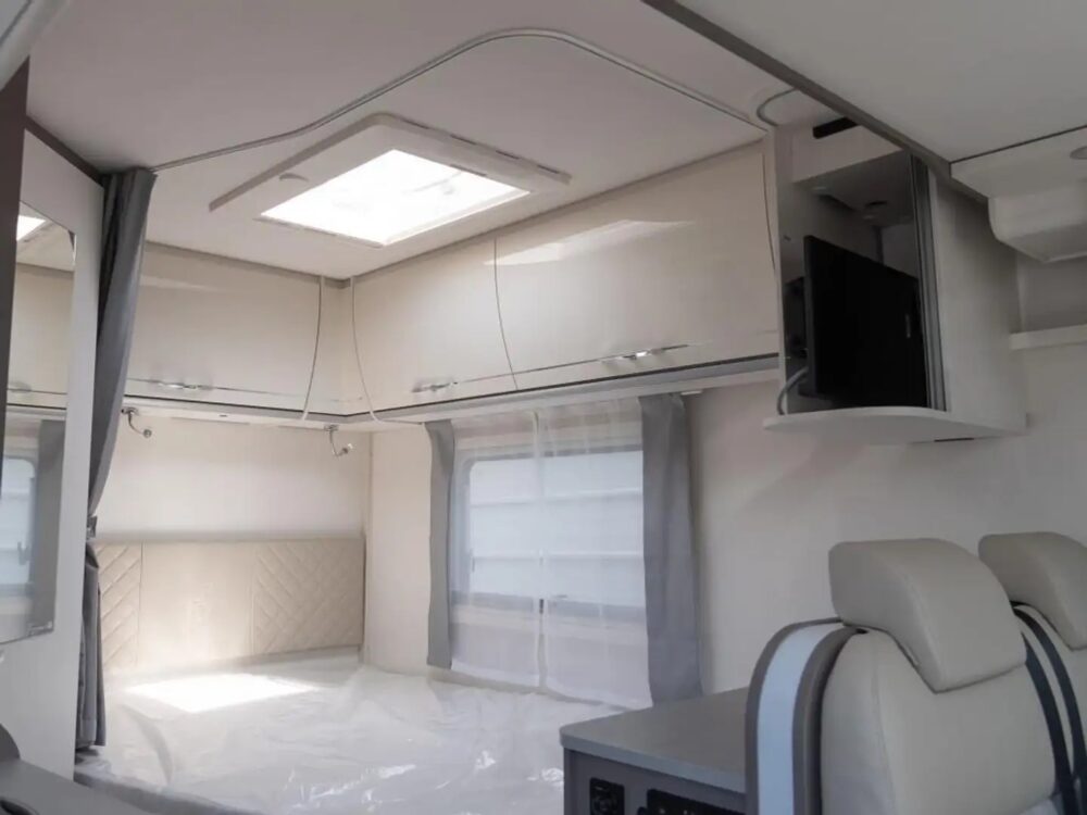Etrusco T-Model T 5900 FB MJ24 – Slechts 5,95 m, Handgeschakeld | Slaapplaatsen: 3 | Eerste registratie: 06/2024 | 15 km | Vermogen: 140 pk | Totaalgewicht: 3.500 kg - Afbeelding 11