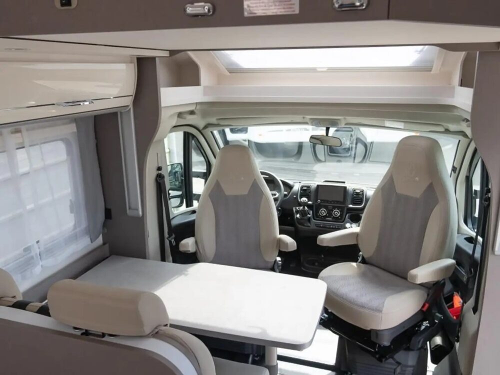 Etrusco T-Model T 5900 FB MJ24 – Slechts 5,95 m, Handgeschakeld | Slaapplaatsen: 3 | Eerste registratie: 06/2024 | 15 km | Vermogen: 140 pk | Totaalgewicht: 3.500 kg - Afbeelding 15