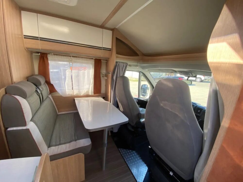 Glücksmobil T 58 – Slechts 6,23 m, Handgeschakeld | Slaapplaatsen: 2 | Eerste registratie: 04/2016 | 86.000 km | Vermogen: 131 pk | Totaalgewicht: 3.500 kg - Afbeelding 11