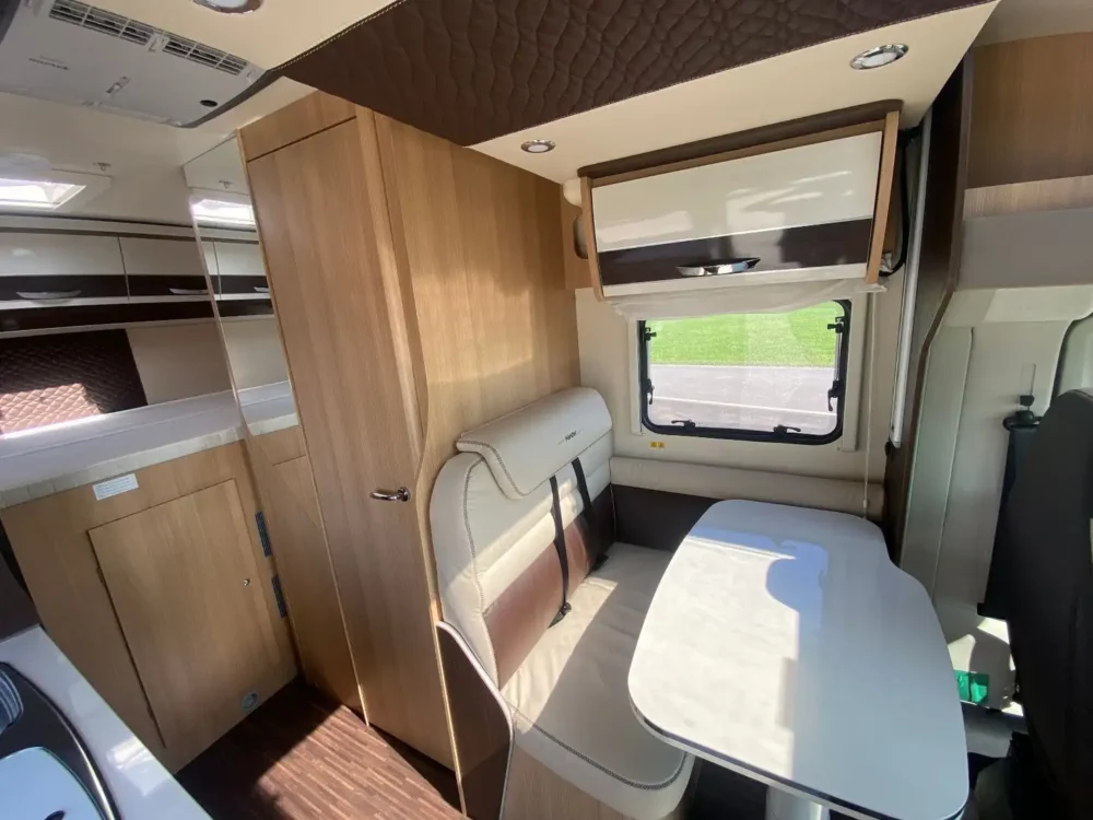 Forster T 599 HB – Slechts 5,99 m, Handgeschakeld | Slaapplaatsen: 4 | Eerste registratie: 05/2021 | 62.500 km | Vermogen: 140 pk | Totaalgewicht: 3.500 kg - Afbeelding 12