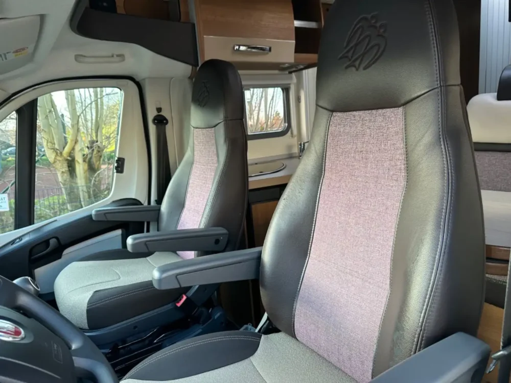 Knaus Van TI 550 MD – Slechts 5,99 m, Handgeschakeld | Slaapplaatsen: 4 | Eerste registratie: 02/2013 | 179.000 km | Vermogen: 148 pk | Totaalgewicht: 3.500 kg - Afbeelding 12