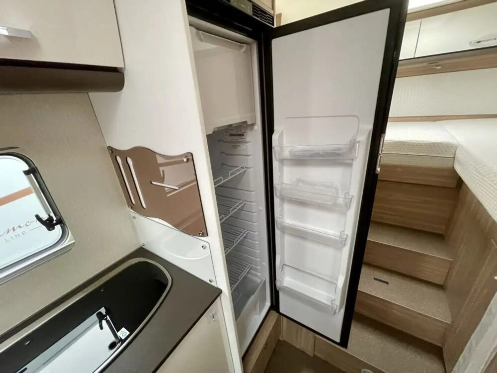 Bürstner Limited T 690 G – Slechts 6,98 m, Handgeschakeld | Slaapplaatsen: 4 | Eerste registratie: 03/2024 | 12.389 km | Vermogen: 165 pk | Totaalgewicht: 4.000 kg - Afbeelding 12