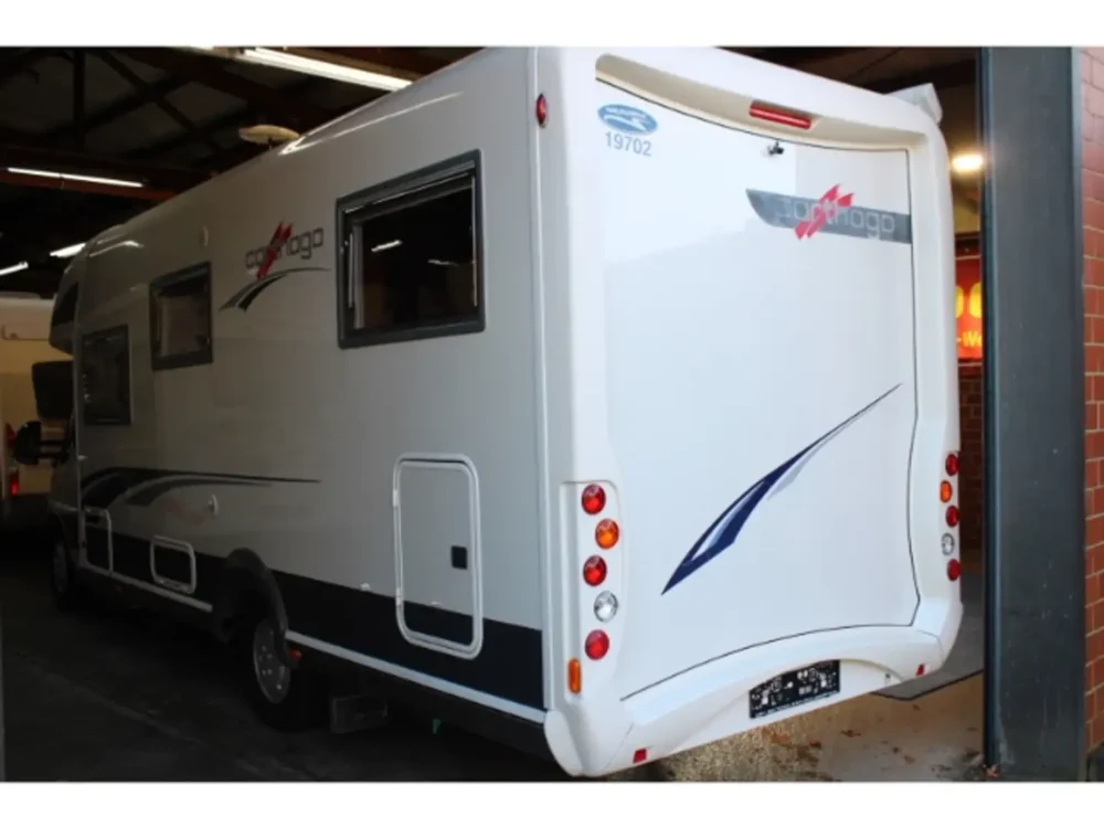 Carthago chic T51 – Slechts 7,65 m, handgeschakeld | Slaapplaatsen: 4 | Eerste registratie: 03/2006 | 104.700 km | Vermogen: 107 pk | Totaalgewicht: 3.500 kg - Afbeelding 14