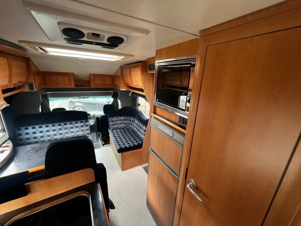 Eura Mobil Contura 706 SB MB 316 – Slechts 7,24 m, automaat | Slaapplaatsen: 4 | Eerste registratie: 02/2002 | 145.852 km | Vermogen: 156 pk | Totaalgewicht: 3.500 kg - Afbeelding 13