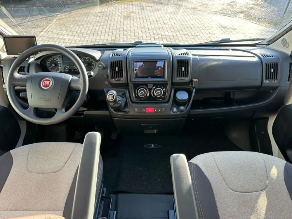 Knaus Van TI 550 MD – Slechts 5,99 m, Handgeschakeld | Slaapplaatsen: 4 | Eerste registratie: 02/2013 | 179.000 km | Vermogen: 148 pk | Totaalgewicht: 3.500 kg - Afbeelding 13