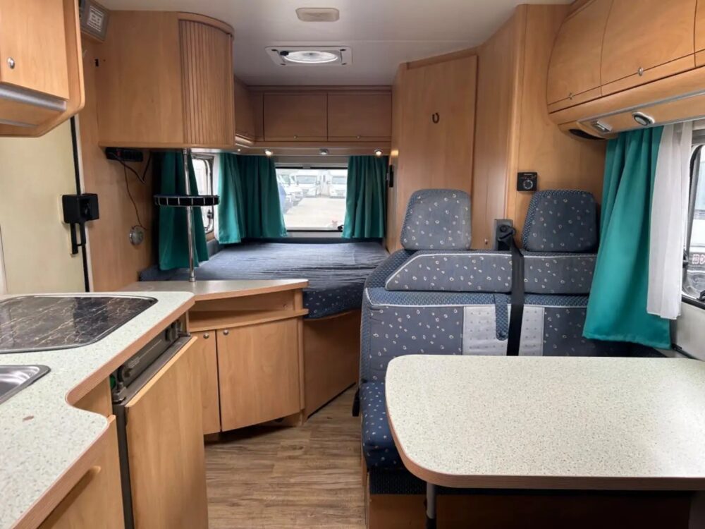 Bürstner T 603 – Slechts 6,22 m, Handgeschakeld | Slaapplaatsen: 2 | Eerste registratie: 03/2001 | 173.000 km | Vermogen: 128 pk | Totaalgewicht: 3.500 kg - Afbeelding 14