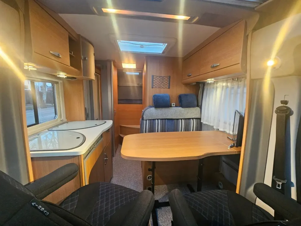 Knaus Sun TI 600 MG Sport – Slechts 6,58 m, Handgeschakeld | Slaapplaatsen: 4 | Eerste registratie: 08/2010 | 122.462 km | Vermogen: 129 pk | Totaalgewicht: 3.500 kg - Afbeelding 14