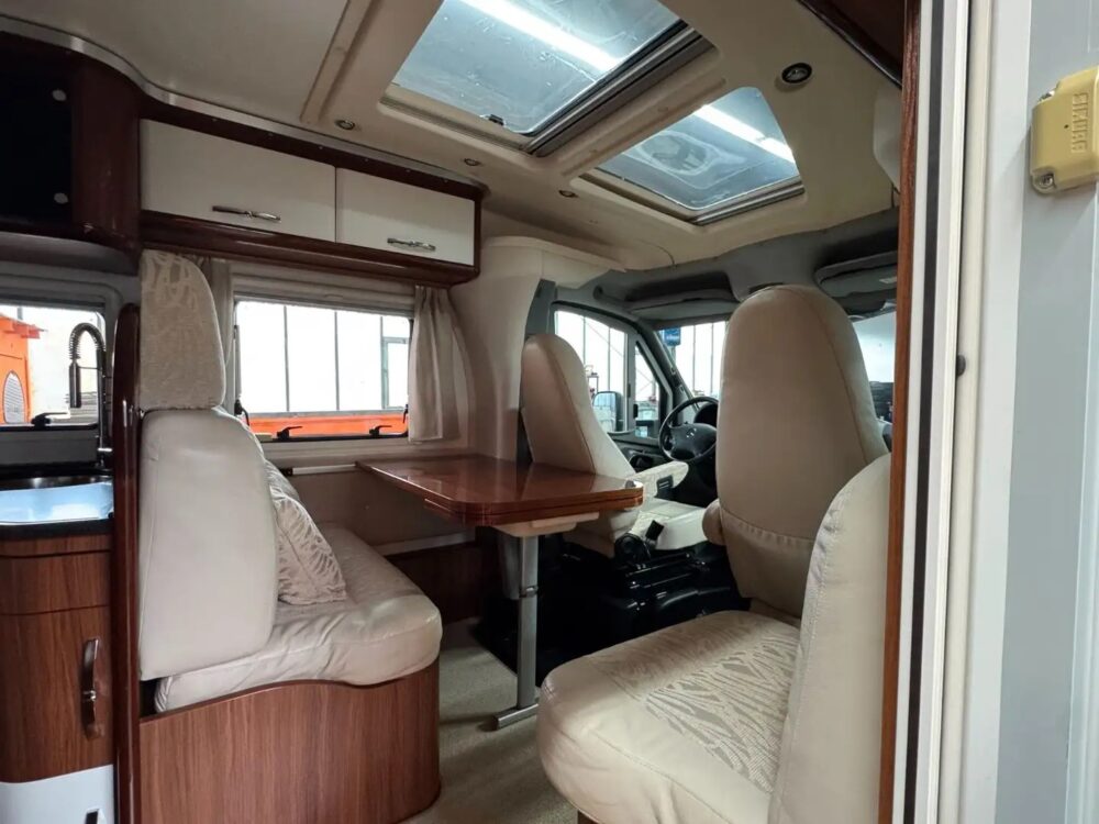Adria Polaris SL 749 Mercedes Sprinter 319 CDI – Slechts 7,49 m, automaat | Slaapplaatsen: 4 | Eerste registratie: 06/2010 | 59.000 km | Vermogen: 190 pk | Totaalgewicht: 3.500 kg - Afbeelding 14