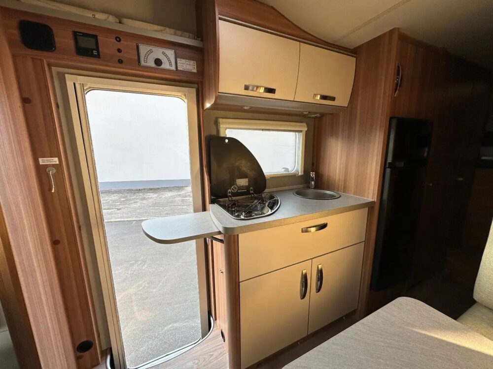 Weinsberg 700 DG – Slechts 7,42 m, Handgeschakeld | Slaapplaatsen: 6 | Eerste registratie: 05/2019 | 78.147 km | Vermogen: 163 pk | Totaalgewicht: 3.500 kg - Afbeelding 14