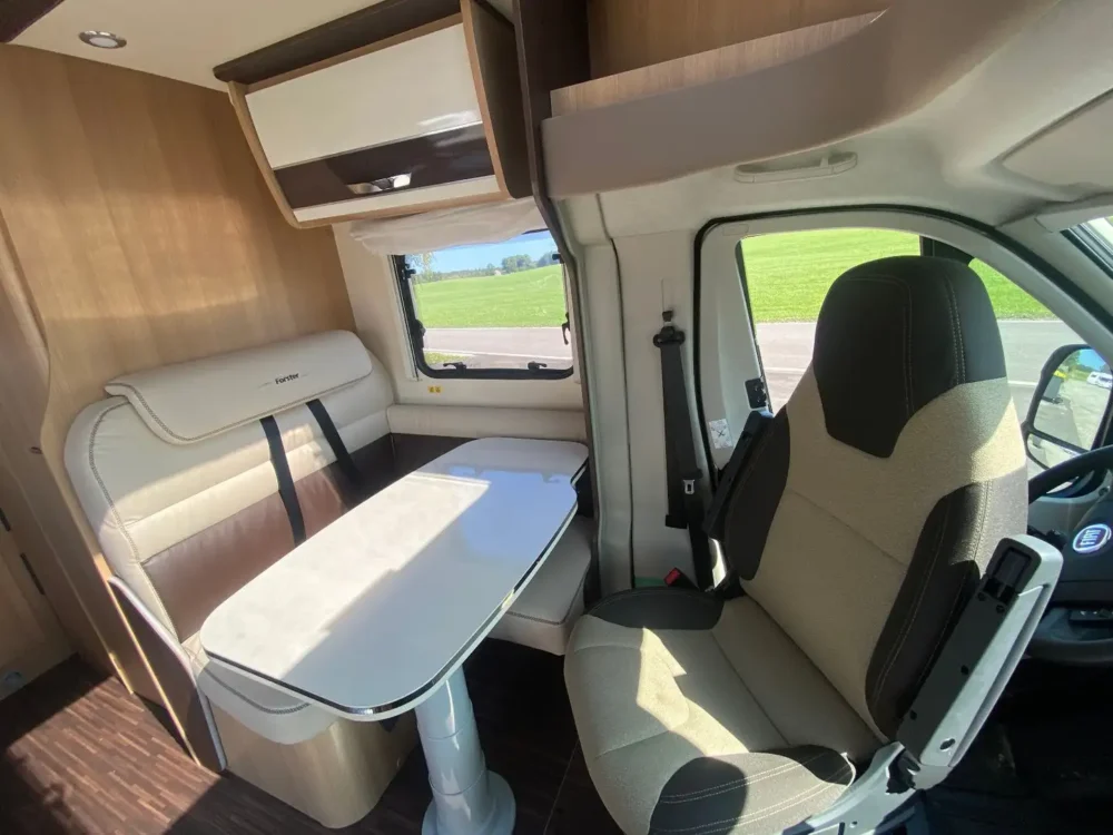 Forster T 599 HB – Slechts 5,99 m, Handgeschakeld | Slaapplaatsen: 4 | Eerste registratie: 05/2021 | 62.500 km | Vermogen: 140 pk | Totaalgewicht: 3.500 kg - Afbeelding 14