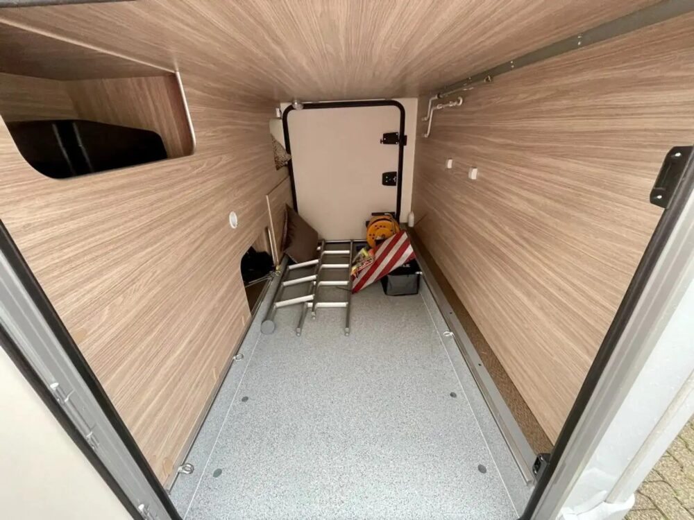 Bürstner Limited T 690 G – Slechts 6,98 m, Handgeschakeld | Slaapplaatsen: 4 | Eerste registratie: 03/2024 | 12.389 km | Vermogen: 165 pk | Totaalgewicht: 4.000 kg - Afbeelding 14