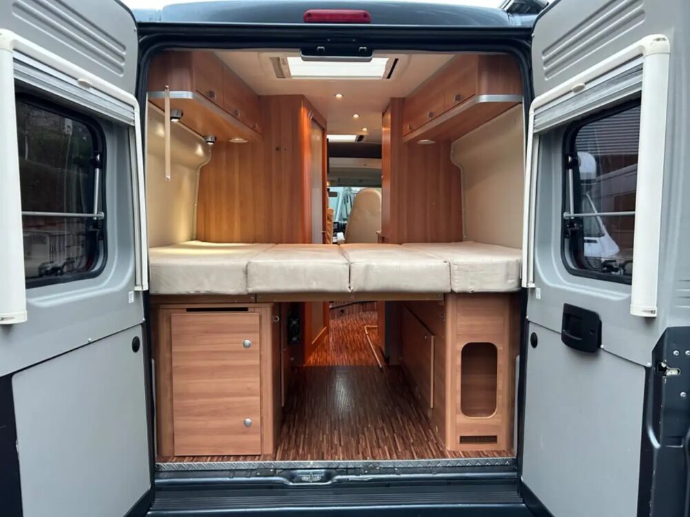Hymer/Eriba Personenauto 322 GT – Slechts 5,99 m, Handgeschakeld | Slaapplaatsen: 4 | Eerste registratie: 03/2012 | 68.000 km | Vermogen: 131 pk | Totaalgewicht: 3.500 kg - Afbeelding 16