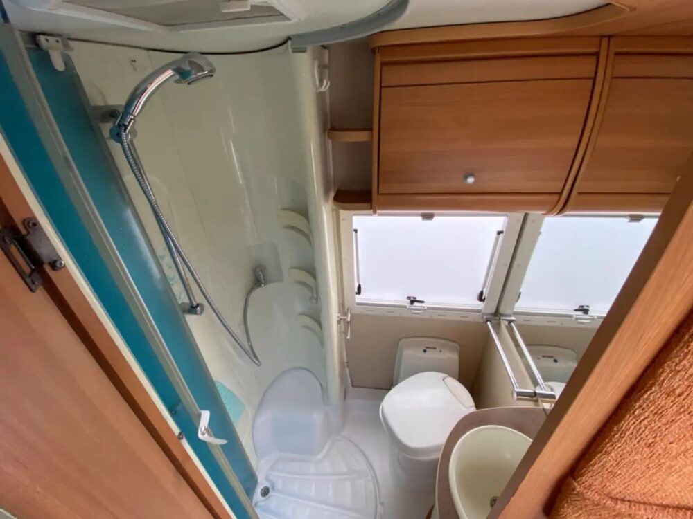 Chausson Welcome 95– Slechts 7.14m, Versnellingsbak: Handgeschakeld | semi-intégré Châssis Fiat | Eerste toelating: 02/2007 | 175 000Km | 4 slaapplaatsen | Toegestane gewicht: 3.500 kg - Afbeelding 16