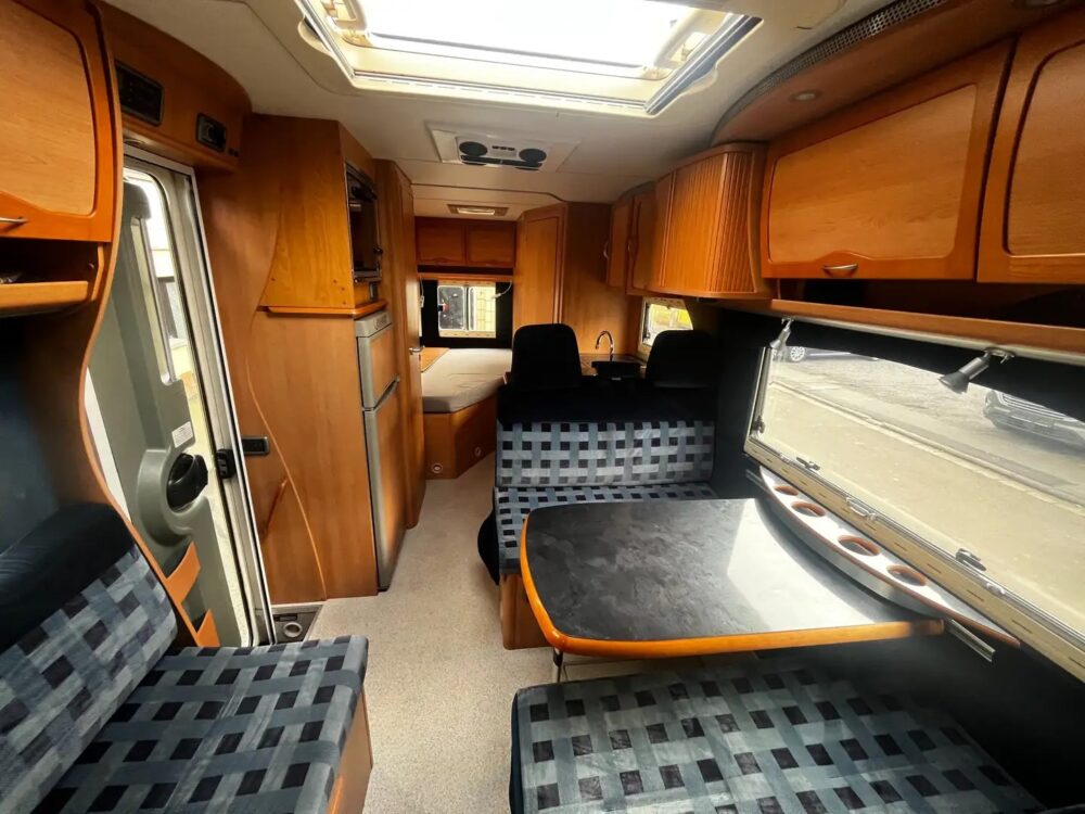 Eura Mobil Contura 706 SB MB 316 – Slechts 7,24 m, automaat | Slaapplaatsen: 4 | Eerste registratie: 02/2002 | 145.852 km | Vermogen: 156 pk | Totaalgewicht: 3.500 kg - Afbeelding 16
