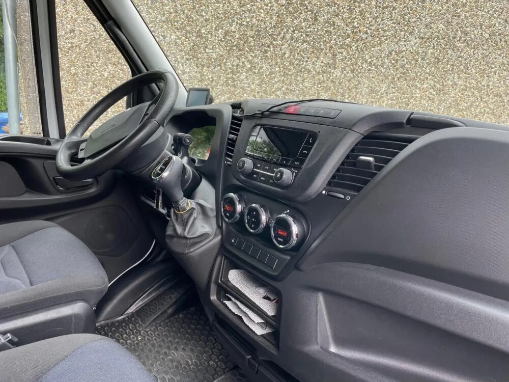 Iveco IS 35 Hymer Eriba – Slechts 7,12 m, Automatische transmissie | Fiat laagprofielchassis | Registratie: 08/2018 | 94.000 km | 6 slaapplaatsen | Toegestaan ​​totaalgewicht: 3.500 kg - Afbeelding 16
