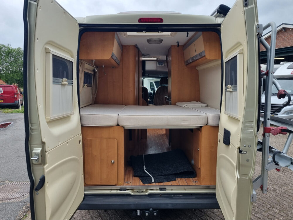 Euramobil Quixta 580FB 2010 – Slechts 6 m, automaat | Slaapplaatsen: 2 | Eerste registratie: 02/2010 | 99.527 km | Vermogen: 120 pk | Totaalgewicht: 3.500 kg - Afbeelding 17