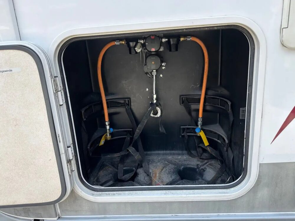 Eura Mobil Tarrestra Contura Activa 112 – Slechts 6,32 m, handgeschakeld | Slaapplaatsen: 2 | Eerste registratie: 03/2009 | 148.000 km | Vermogen: 158 pk | Totaalgewicht: 3.500 kg - Afbeelding 17