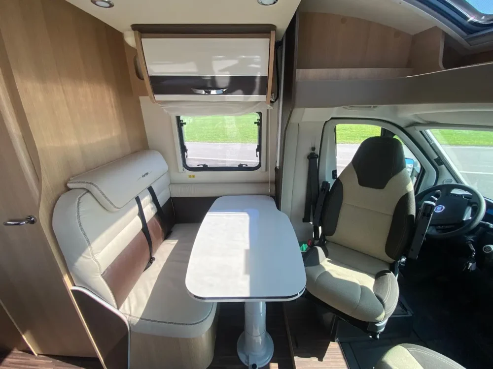 Forster T 599 HB – Slechts 5,99 m, Handgeschakeld | Slaapplaatsen: 4 | Eerste registratie: 05/2021 | 62.500 km | Vermogen: 140 pk | Totaalgewicht: 3.500 kg - Afbeelding 17