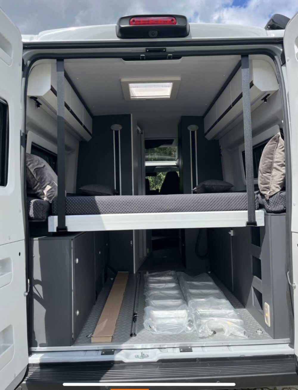 ADRIA TWIN 640 SGX – Slechts 6,39 m, automaat | Aantal slagen: 4 | Laatste registratie: 01/2024 | 15.000 km | Vermogen: 180 pk | Totaalgewicht: 3.500 kg - Afbeelding 17