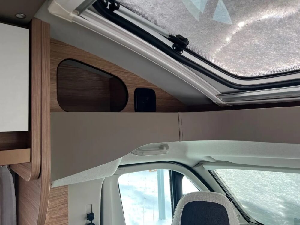 Weinsberg Cara Compact Pepper 50 Edition – Slechts 6,75 m, Handgeschakeld | Slaapplaatsen: 2 | Eerste registratie: 04/2021 | 92.618 km | Vermogen: 140 pk | Totaalgewicht: 3.500 kg - Afbeelding 17
