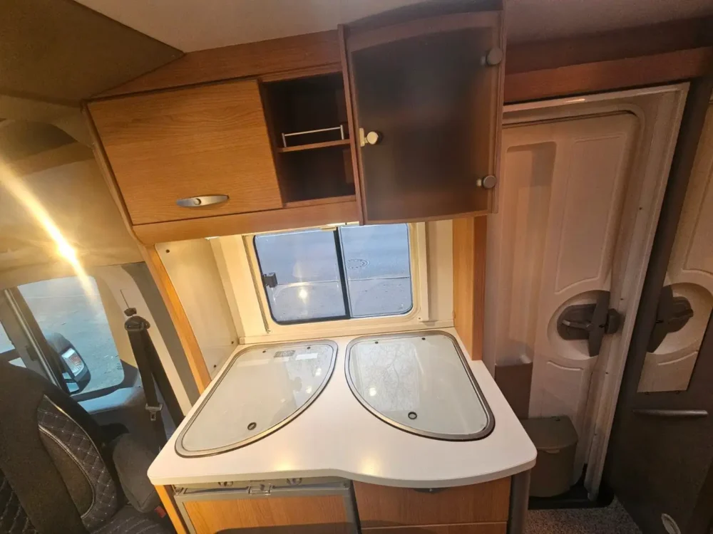 Knaus Sun TI 600 MG Sport – Slechts 6,58 m, Handgeschakeld | Slaapplaatsen: 4 | Eerste registratie: 08/2010 | 122.462 km | Vermogen: 129 pk | Totaalgewicht: 3.500 kg - Afbeelding 18