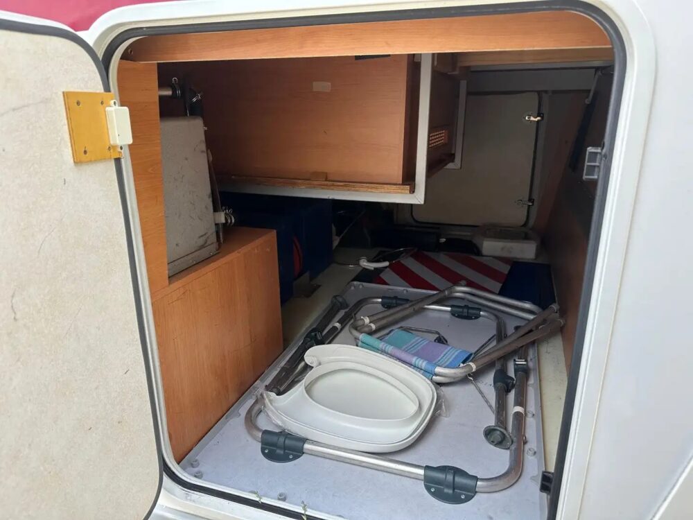 Eura Mobil Tarrestra Contura Activa 112 – Slechts 6,32 m, handgeschakeld | Slaapplaatsen: 2 | Eerste registratie: 03/2009 | 148.000 km | Vermogen: 158 pk | Totaalgewicht: 3.500 kg - Afbeelding 18