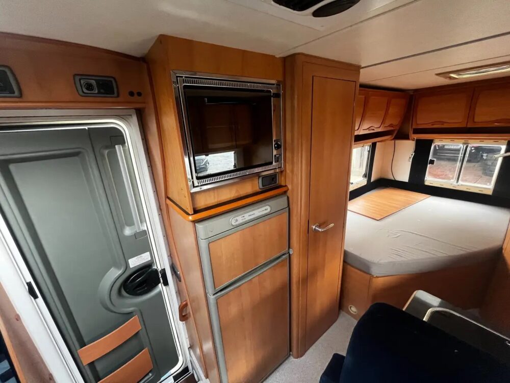 Eura Mobil Contura 706 SB MB 316 – Slechts 7,24 m, automaat | Slaapplaatsen: 4 | Eerste registratie: 02/2002 | 145.852 km | Vermogen: 156 pk | Totaalgewicht: 3.500 kg - Afbeelding 19